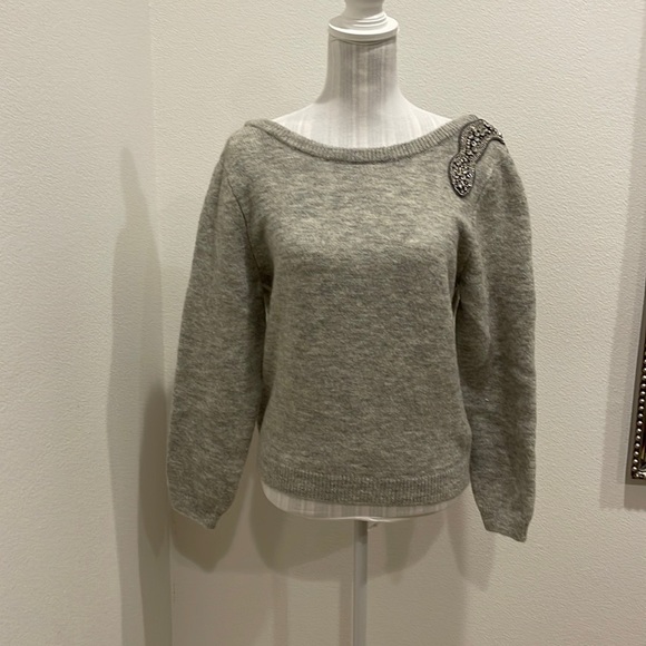 New sweater. Available Size S/M and M/L - Picture 3 of 11